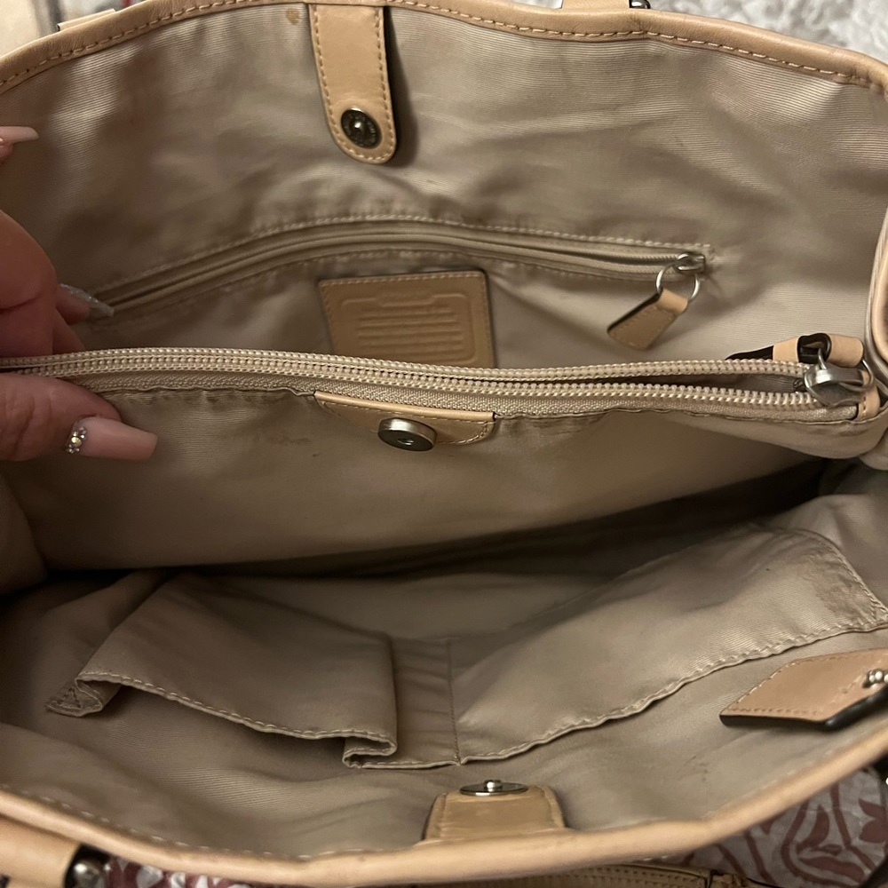 Used very cute coach bag , still in great condition